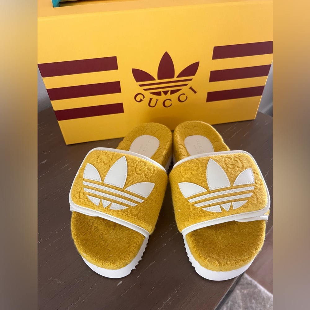 GUCCI x Adidas slides! Gucci cool kid alert! US 4